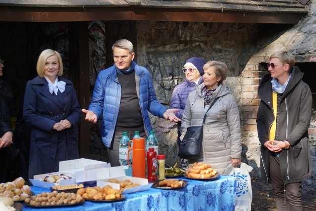 Inauguracja Świętokrzyskiego Uniwersytetu Trzeciego Wieku. Gośćmi byli Renata Janik, wicemarszałek województwa świętokrzyskiego,  wiceprezydentka Kielc Agata oraz profesor Jacek Semaniak, prezes Głównego Urzędu Miar