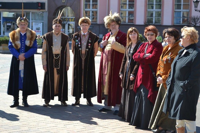 Chojnice. Nie udało się pobić nieoficjalnego rekordu Guinnessa w tańcu poloneza