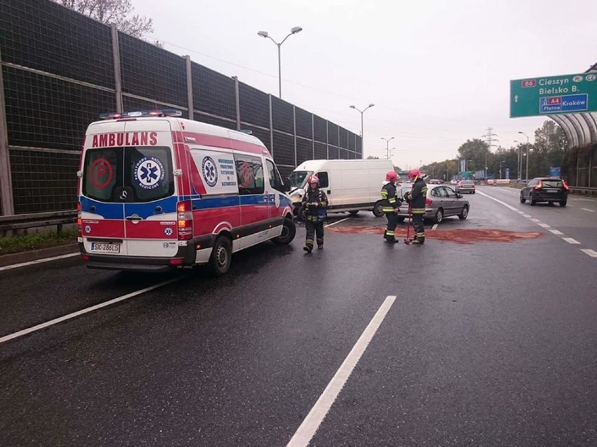 Katowice: Na DTŚ zderzyły się trzy samochody [ZDJĘCIA]