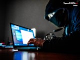 KMP w Zabrzu: Policja zatrzymała 22-letniego oszusta internetowego, który wyłudził 30 tysięcy zł