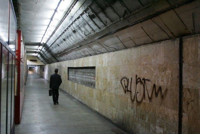 Likwidacja brutalistycznego olbrzyma zajęła raptem 21 dni i 11 stycznia 2011 roku, po zaledwie 38 latach, obiekt przestał istnieć.
