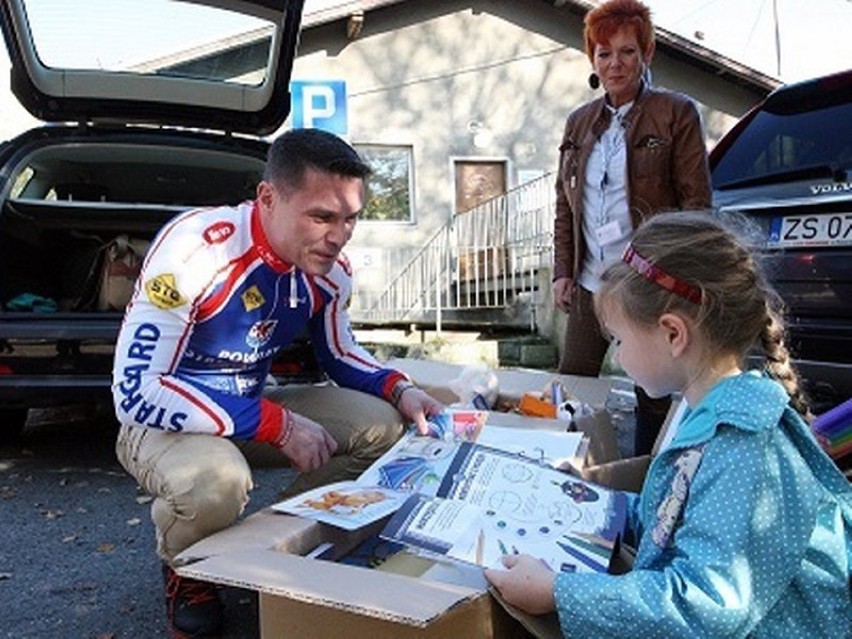 Dzięki wycieczkom rowerowym w Szczecinie mali pacjenci dostali zabawki