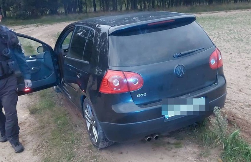 Jak informują policjanci kierowca vw golfa prowadził pod...