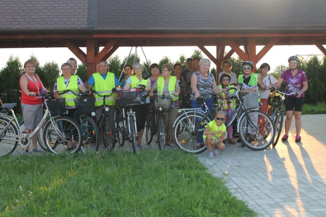 Wspólne wycieczki rowerowe mieszkańców po gminie Unisław i odwiedzanie sąsiednich staje się tradycją. To świetna forma spędzenia czasu.