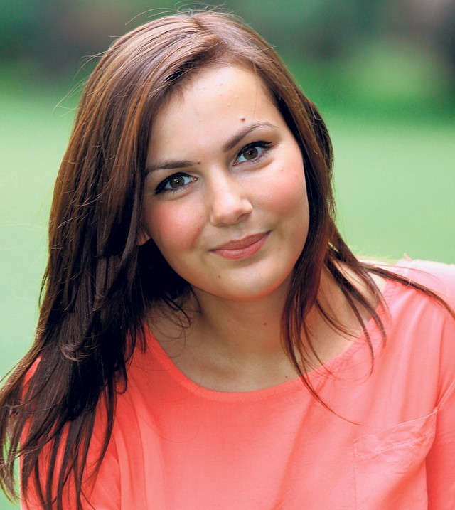Anna Lis z Piotrkowa, jest studentką II roku zarządzania Społecznej Akademii Nauk. Uwielbia taniec i rolki, pracuje jako hostessa.