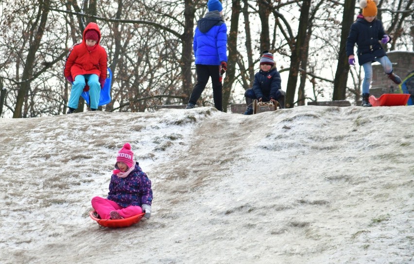 Piątek to wyjątkowo zimny dzień. Ujemna tempera ma utrzymać...