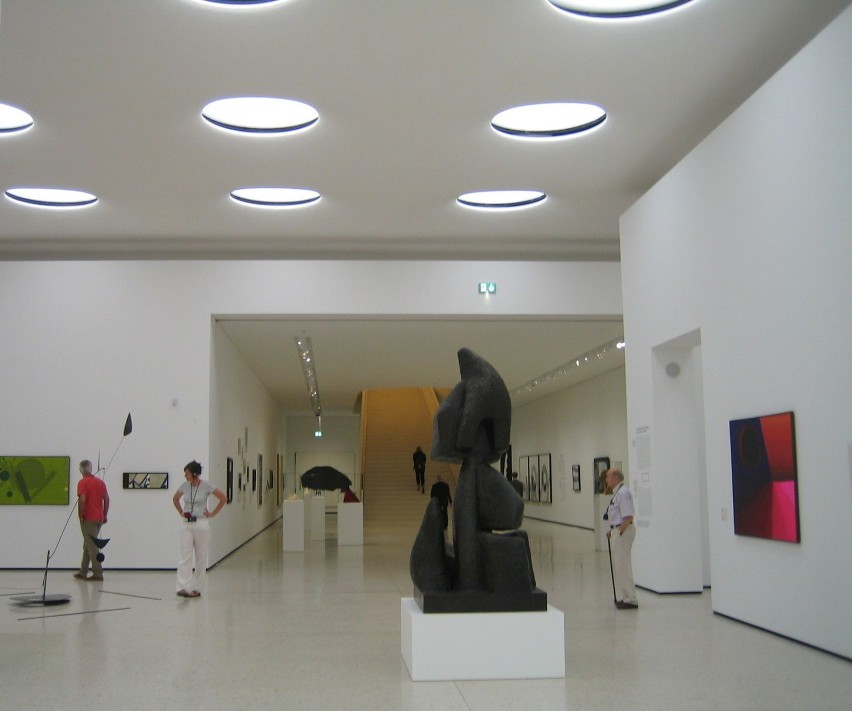 Galeria sztuki współczesnej jest częścią starego, prawie...