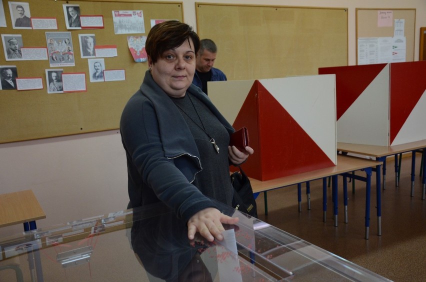 Wybory 2018 w Bełchatowie. Mieszkańcy głosują w drugiej turze wyborów prezydenckich [ZDJĘCIA]