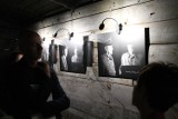 Ślad pamięciowy, czyli niezwykła wystawa w Skansenie Lokomotyw w Karsznicach  o ludzkiej tragedii ZDJĘCIA
