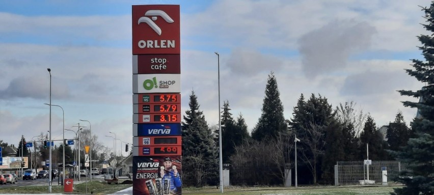 Spadek cen związany jest z obniżką akcyzy na paliwo