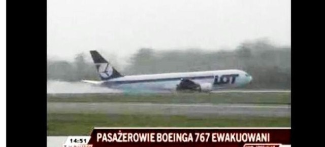 Awaryjne lądowanie Boeinga w Warszawie 1.11.2011