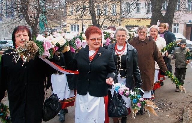 Zwyczaj święcenia olbrzymich palm do Chełmska Śląskiego dotarł z Sądecczyzny