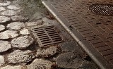 Gdańsk: Kradł pokrywy od studzienek kanalizacyjnych. Ukrył je w bagażniku VW golfa