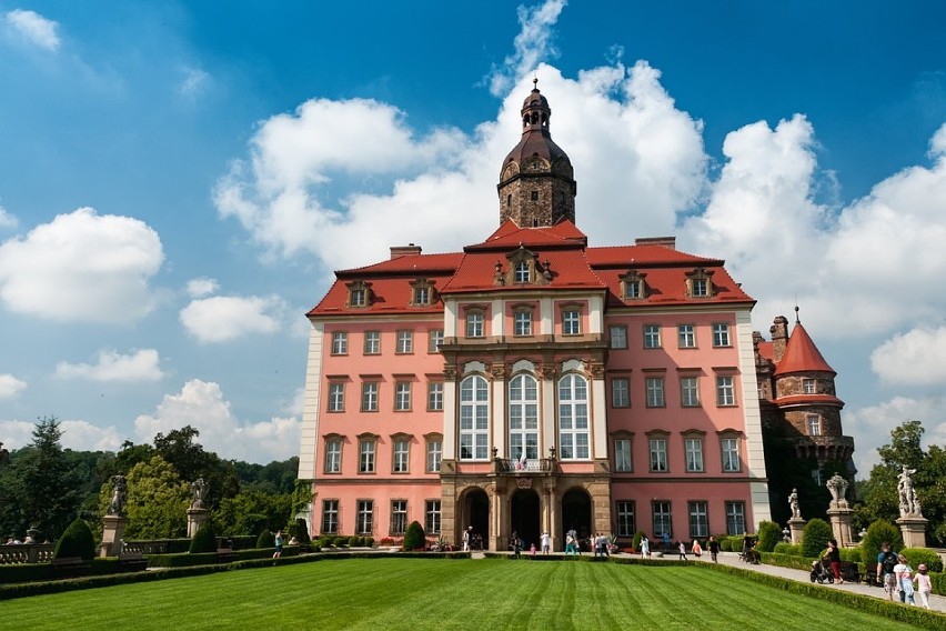 Historia Zamku Książ odzwierciedla historię tej części...