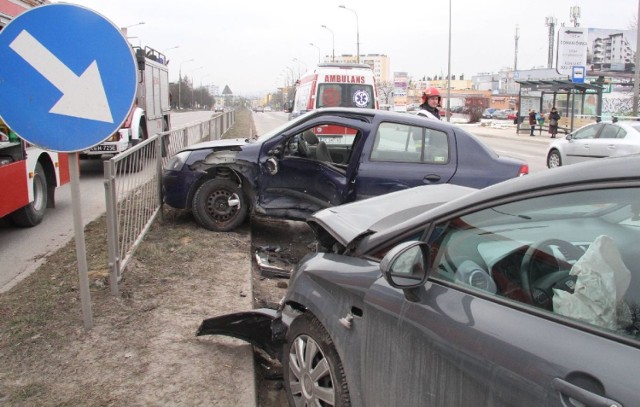 Dzięki uprzejmości kieleckiej policji przygotowaliśmy dla Państwa raport o najbardziej niebezpiecznych kieleckich ulic. Został on przygotowany na podstawie danych z całego 2017 roku. Oto ulice na których dochodzi do największej liczby wypadków i kolizji. 

>>>ZOBACZ WIĘCEJ NA KOLEJNYCH SLAJDACH>>>

ZOBACZ TAKŻE: 60 SEKUND BIZNESU - o rozwoju polskich lotnisk i ruchu lotniczym w Polsce i Europie

(Źródło:vivi24)