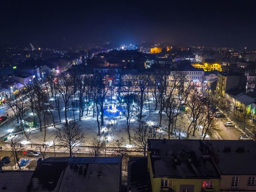 Zachwycające świąteczne iluminacje w Busku-Zdroju [ZDJĘCIA Z DRONA]         