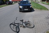 Kłobuck: Potrącenie rowerzystki na Zamkowej. 65-letnia kobieta została przewieziona do szpitala. Okoliczności wypadku bada policja