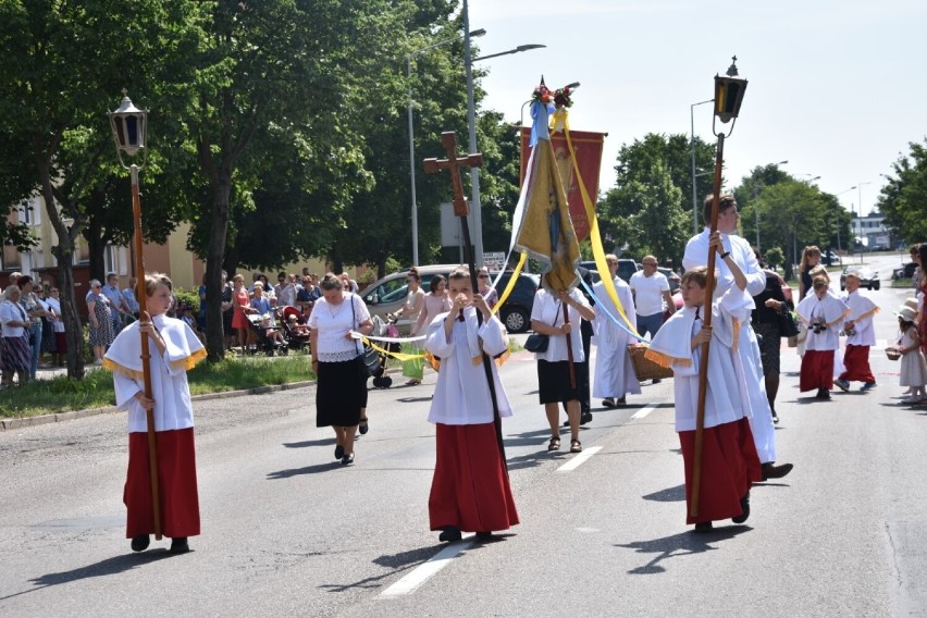 Boże Ciało Wągrowiec. Procesja do czterech ołtarzy parafii pw. św. Wojciecha w Wągrowcu 