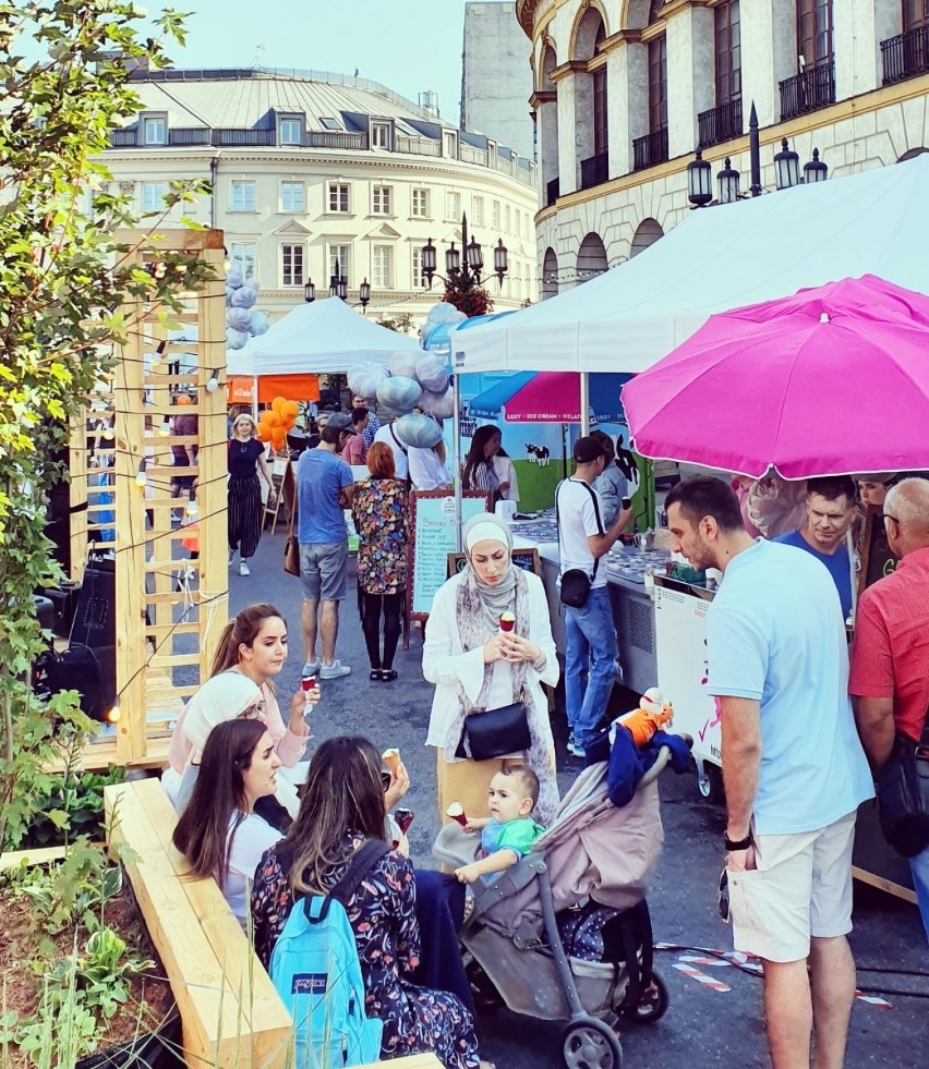 Plac Bankowy: Festiwal Wina to kolejny pomysł na ożywienie...