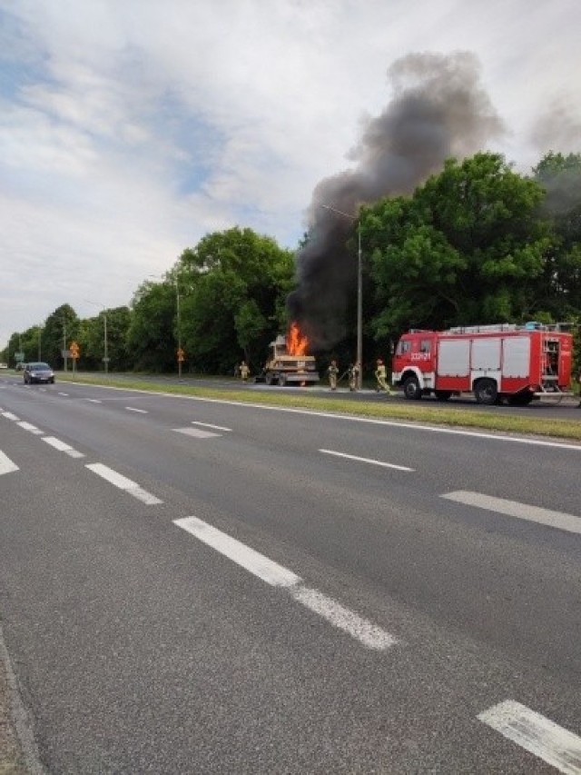 Straty z tytułu pożaru koparki oszacowano na kilkadziesiąt tysięcy złotych.