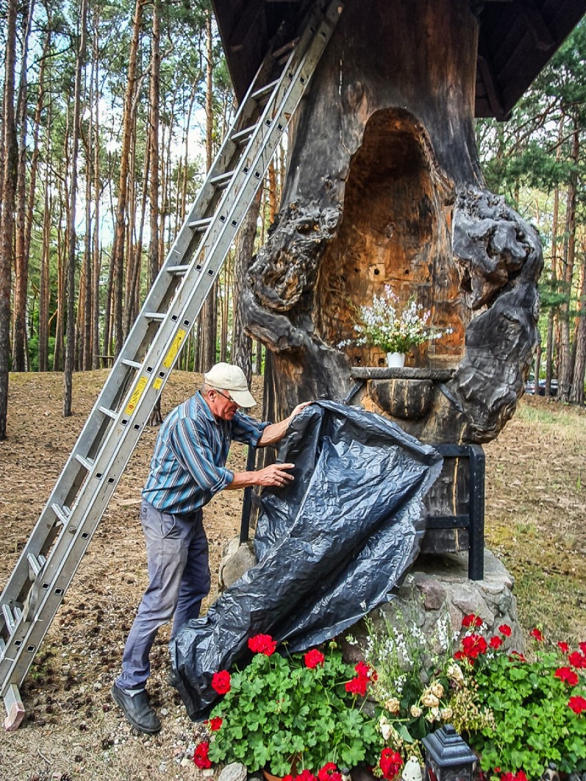 Kaplica leśna i rzeźby Jerzego Sowijaka w Boszkowie