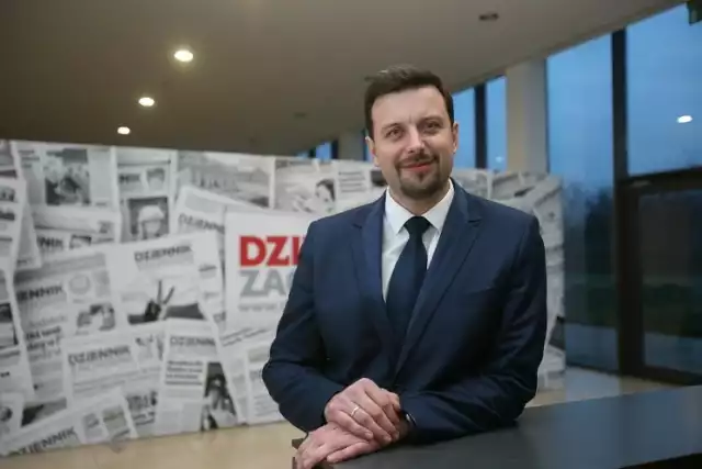 Rafał Piech po drugiej turze wyborów przyszedł do pracy w Urzędzie Miasta, gdzie hucznie go powitano.