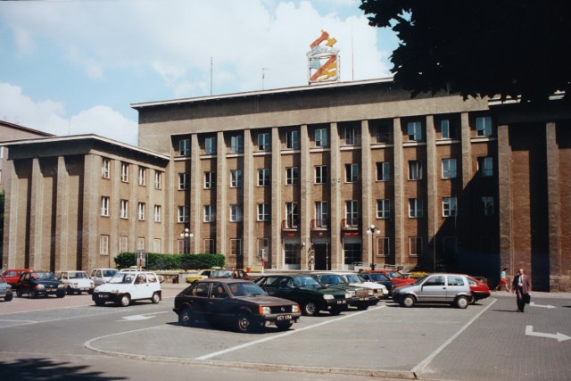 Sosnowiec w latach 90. Pamiętacie jeszcze takie miasto? Bardzo się zmieniło?

Zobacz kolejne zdjęcia. Przesuń zdjęcia w prawo - wciśnij strzałkę lub przycisk NASTĘPNE