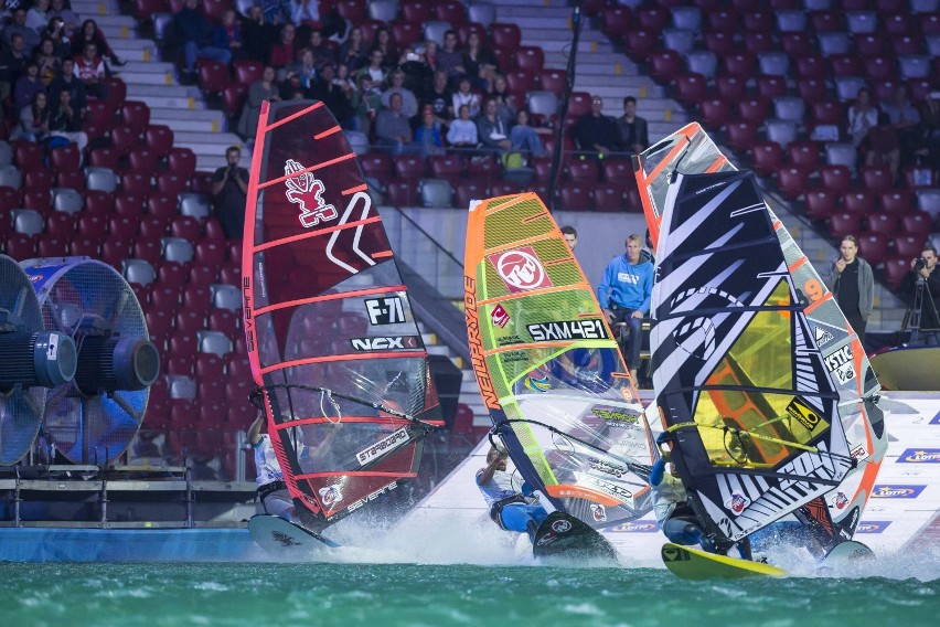 Windsurfing na Narodowym. Zobacz wodne atrakcje! [ZDJĘCIA]