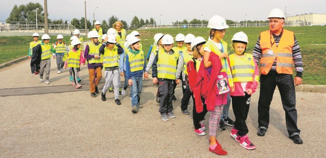 Dzieci ze szkół podstawowych podczas wizyty na Oczyszczalni Ścieków „Centrum” w Dąbrowie Górniczej