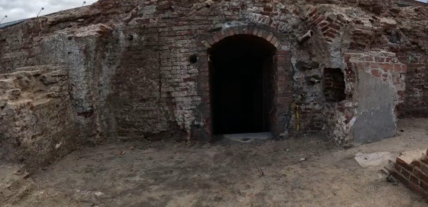 Tajemniczy korytarz w piwnicach Pałacu Saskiego