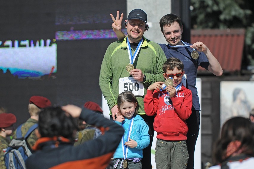 Rekordowa ilość zawodników na starcie Półmaratonu Żywieckiego wokół Jeziora Żywieckiego [ZDJĘCIA]