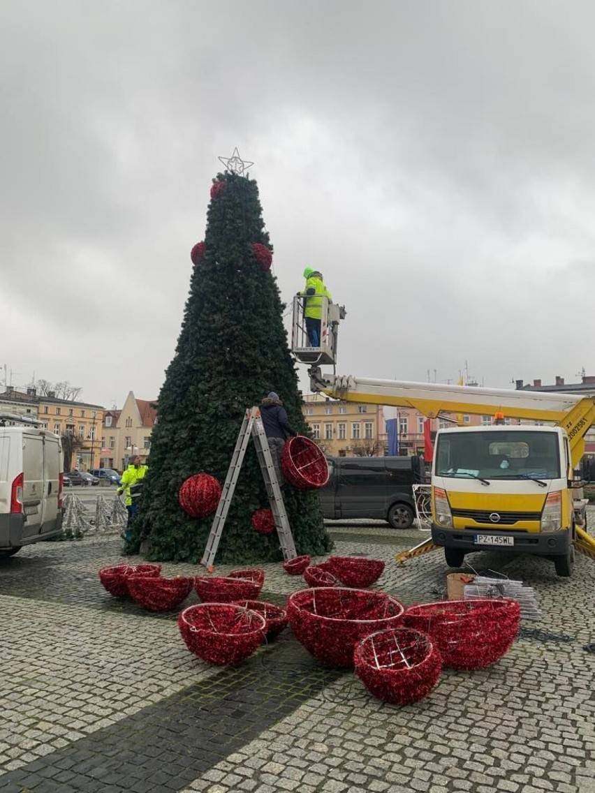 Na obornickim rynku czuć już świąteczny klimat