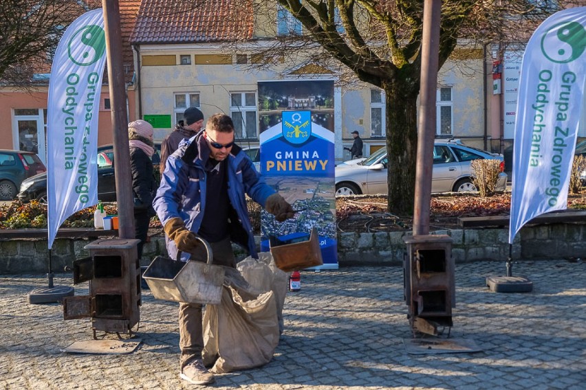 Pniewy. Pokaz na  żywo  prawidłowego  palenia