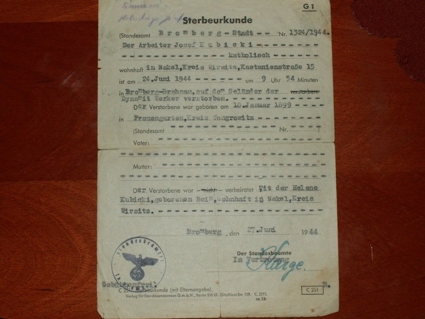 Akt zgonu pracownika przymusowego D.A.G. Józefa Kubickiego. Zginął w 1944 roku podczas eksplozji prawdopodobnie na terenie strefy NGL