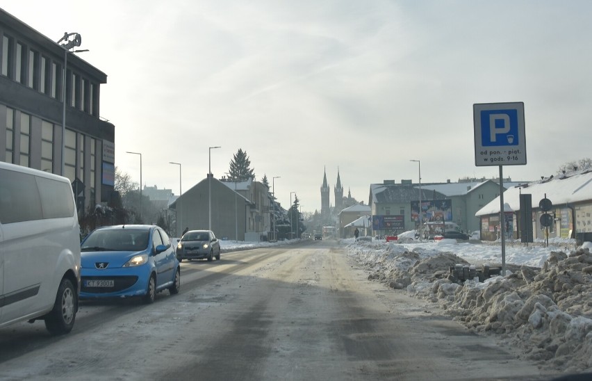 Ulica Szkotnik to ważne arteria komunikacyjna w Tarnowie. Po...