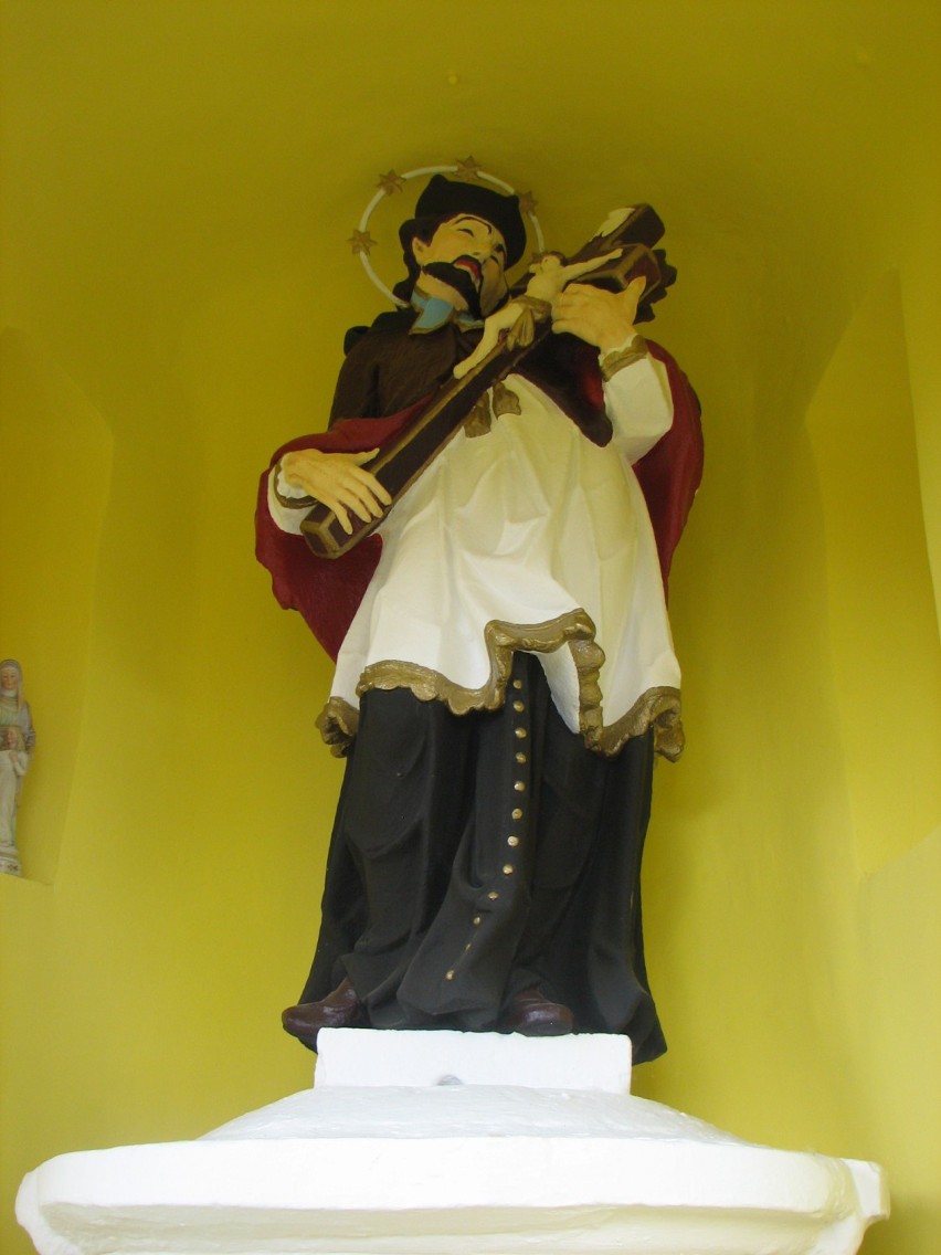 Figura św. Jana Nepomucena z kapliczki z Osin