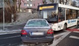 Wypadek autobusu w Żorach. Uderzyła w niego osobówka, kobieta miała 2,5 promila!