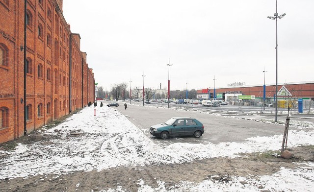 Stacja Manufaktura miałaby się znaleźć pod parkingiem od zachodniej strony centrum handlowego. Ma mieć 300 metrów długości.