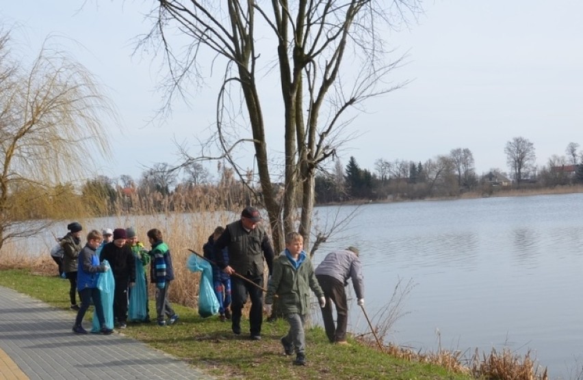 Sprzątanie jezior w gminie Rogoźno
