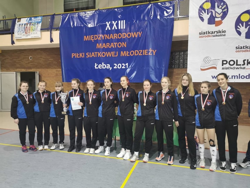 Golden Orzeł Malbork wysoko w turnieju siatkówki w Łebie. Pięć zwycięstw dało 2 miejsce