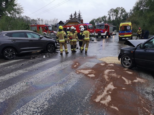 Do wypadku doszło w centrum Olszyn, obok mostu i przejścia dla pieszych na drodze powiatowej