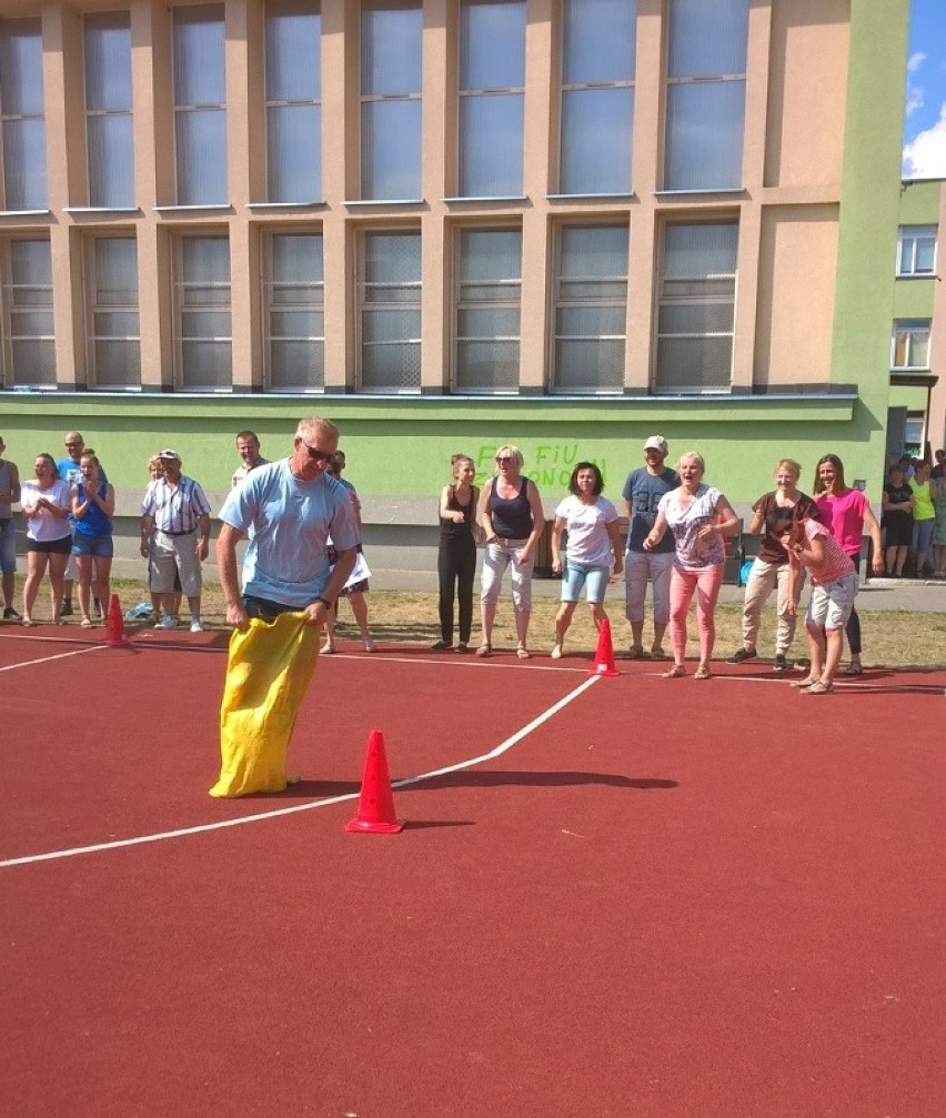 Piknik Rodzinny w Szkole Podstawowej nr 2 z piłkarzami Tura