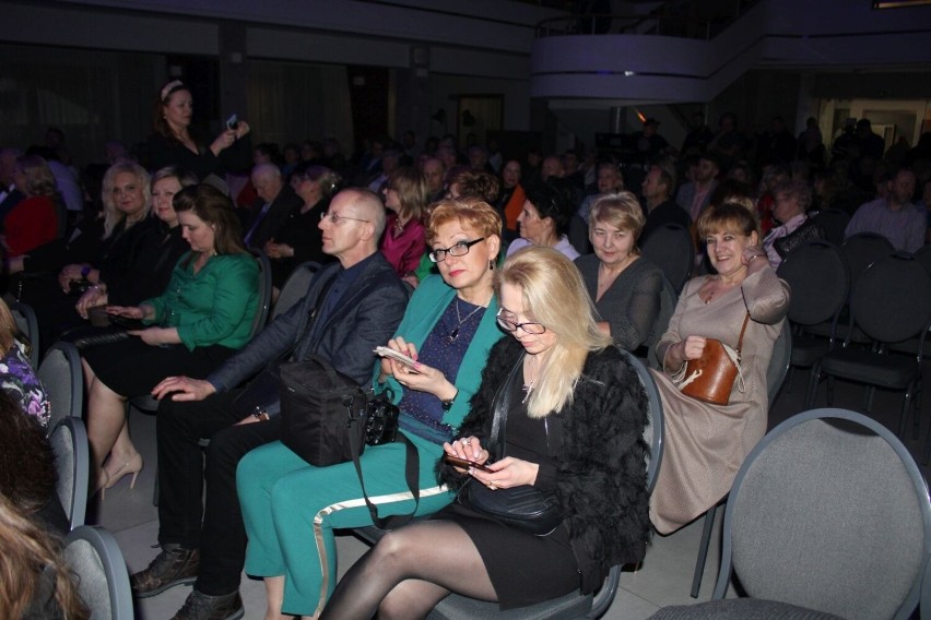 Kasia Cerekwicka wystąpiła podczas gali „Kobieta 23” w Starachowicach. Dała piękny koncert. Zobacz zdjęcia