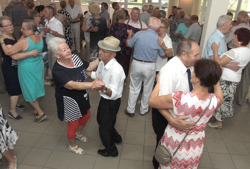 Potańcówka na Ustroniu w Radomiu. Tańczyli do muzyki ludowej 