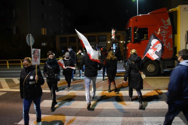 Do incydentu doszło podczas piątkowego Strajku Kobiet w Strzelcach Opolskich.