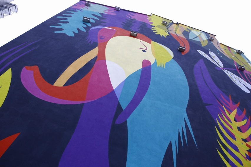 Nowy mural na Woli. Przedstawia słonia leśnego, którego szczątki odkryto na budowie II linii metra