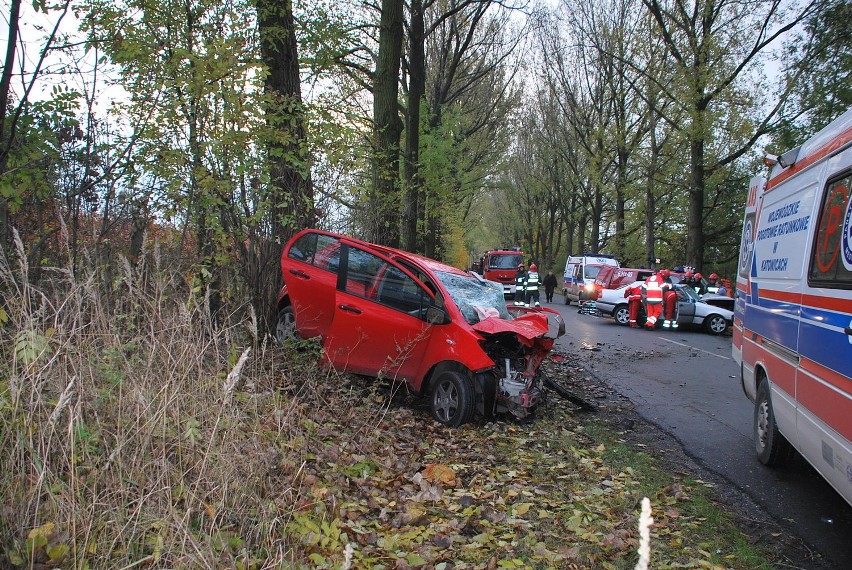 KRÓTKO: Groźny wypadek samochodowy między Radzionkowem i Tarnowskimi Górami