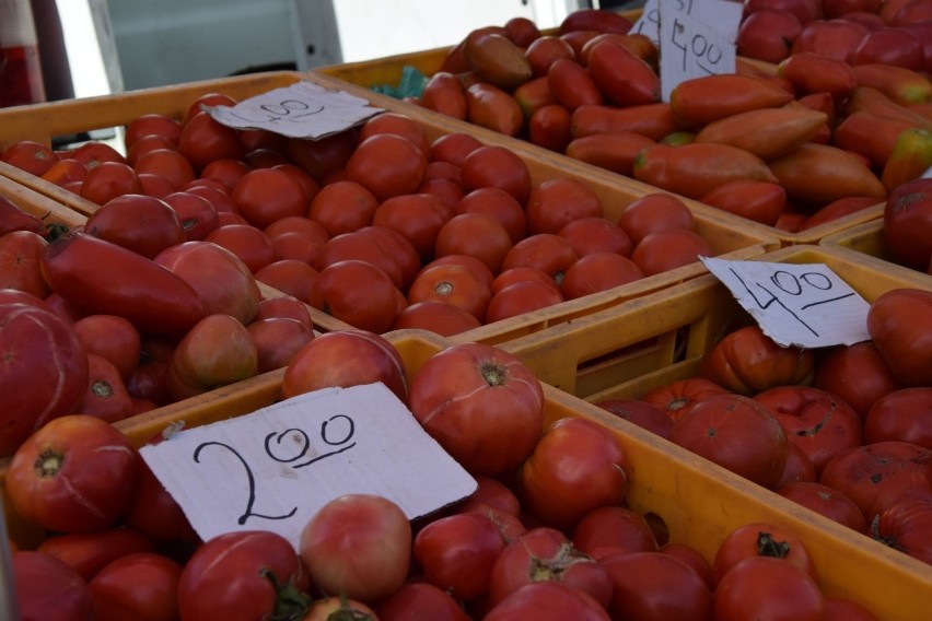 Najtańsze pomidory są po 2 zł, za kilogram. Im ładniejsza...