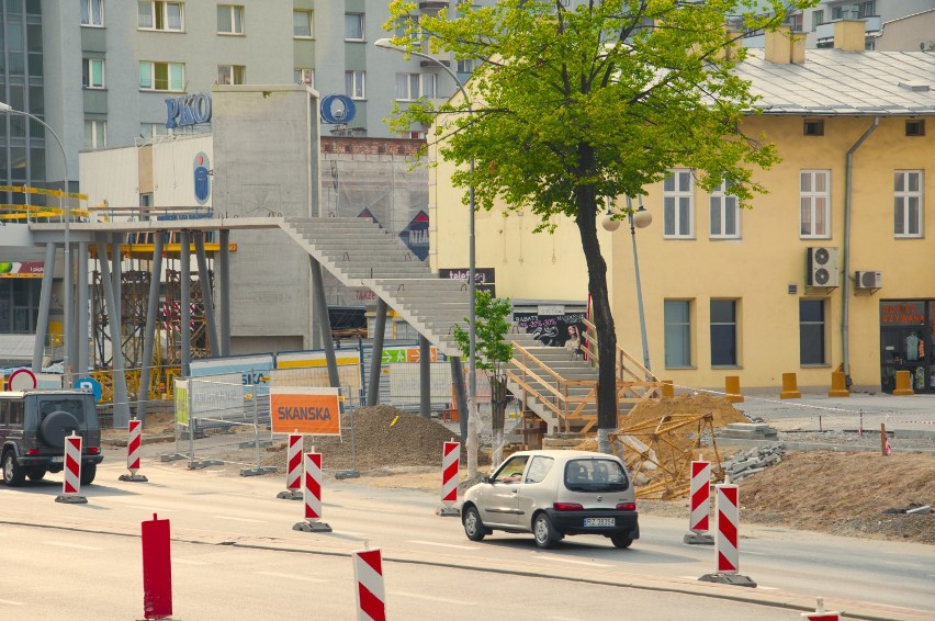 Okrągła kładka nad al. Piłsudskiego w Rzeszowie