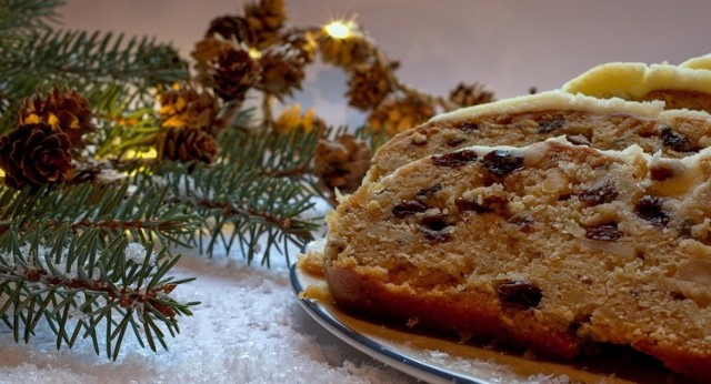 Makowce, pierniki, serniki, ciasteczka, strucle - to wypieki, które chętnie kupujemy na święta Bożego Narodzenia. Zobacz w których koneckich cukierniach kupisz najsmaczniejsze. Zapraszamy do naszej galerii i życzymy smacznego. 

>>> ZOBACZ WIĘCEJ NA KOLEJNYCH ZDJĘCIACH 